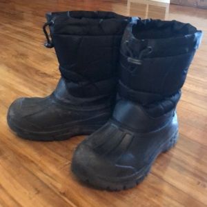 Snow boots